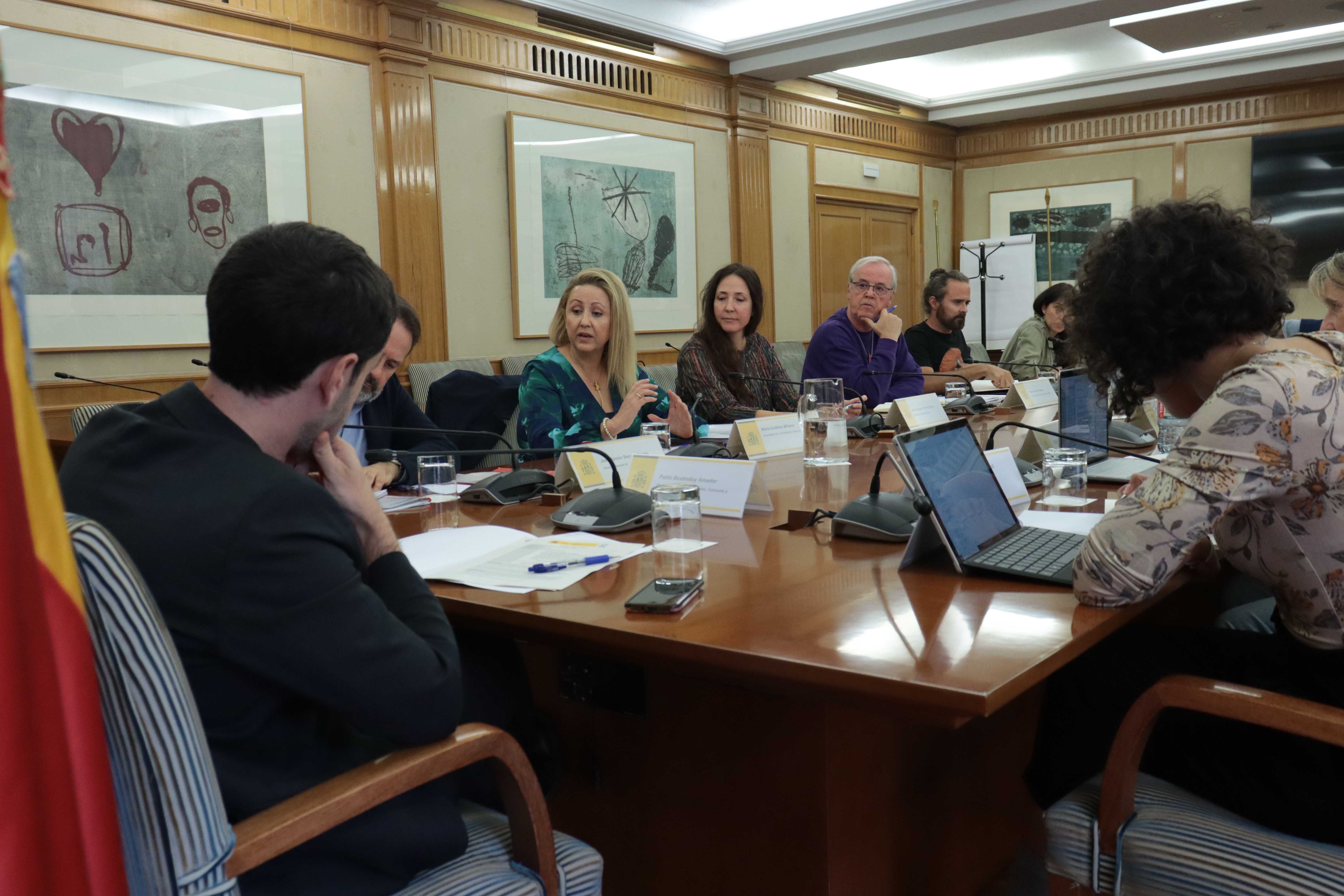 El Ministro de Asuntos Sociales promete legislar la ley de grandes simios